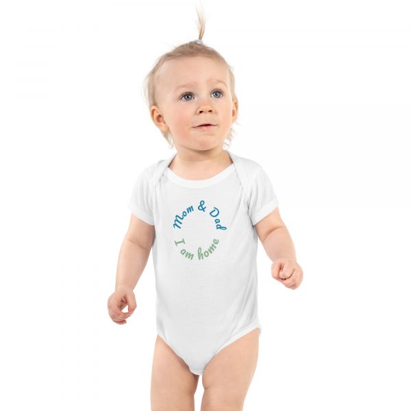baby short sleeve bodysuit in white